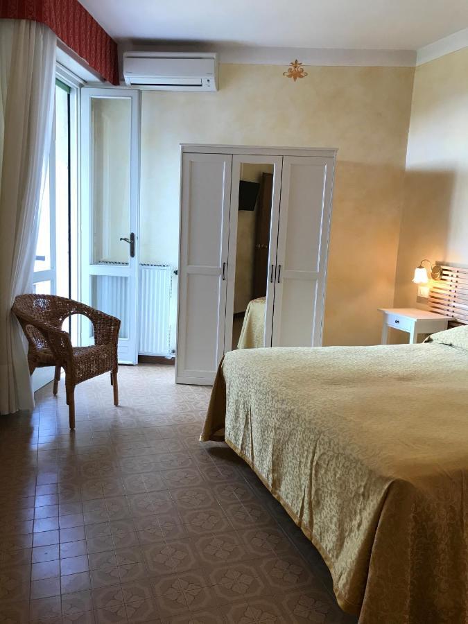 Albergo Villa Angela Toscolano Maderno Ngoại thất bức ảnh